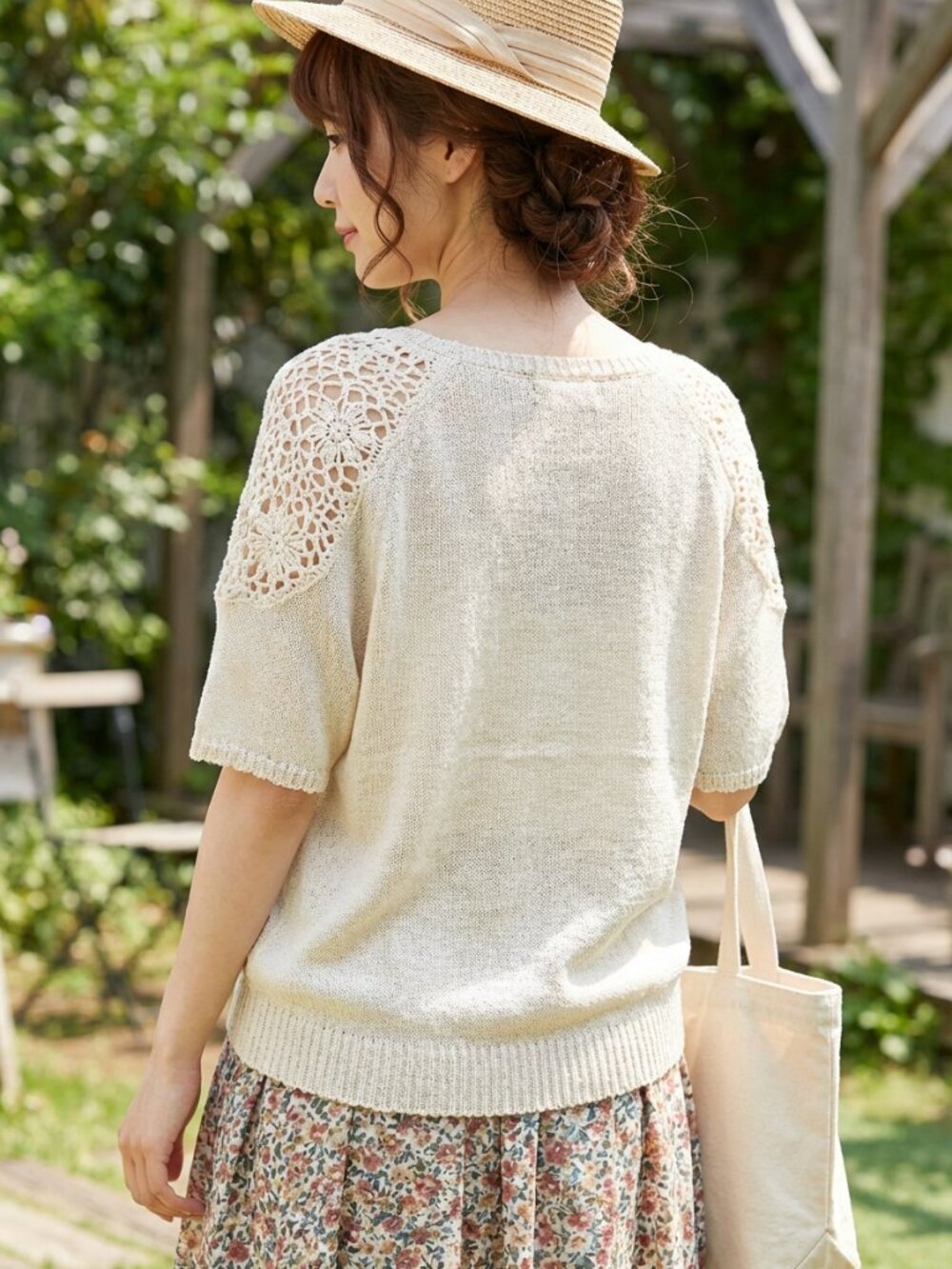 AXES FEMME ivory crochet top w/lace inset sleeves and pearl details - Picture 2 of 8